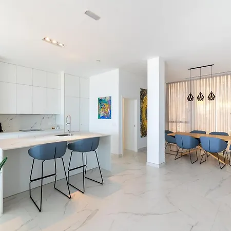 Crystal I Luxury By Hermosa *