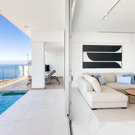 Crystal I Luxury By Hermosa