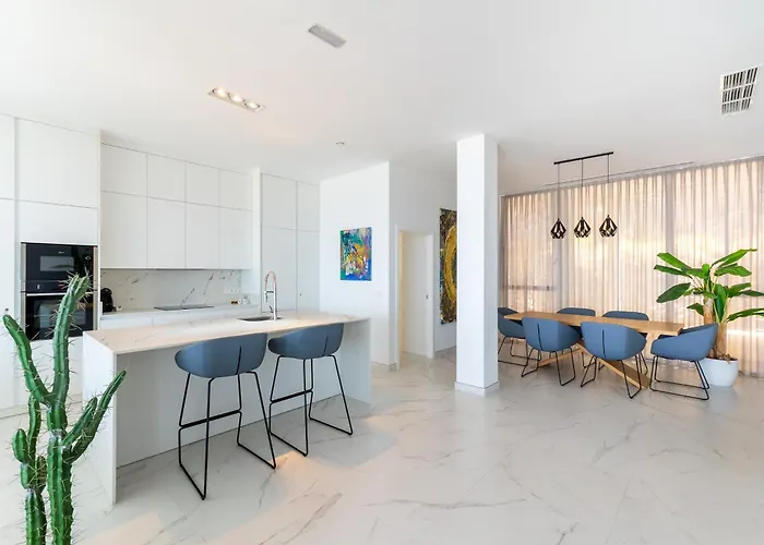 Crystal I Luxury By Hermosa *