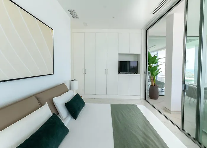 Crystal I Luxury By Hermosa *